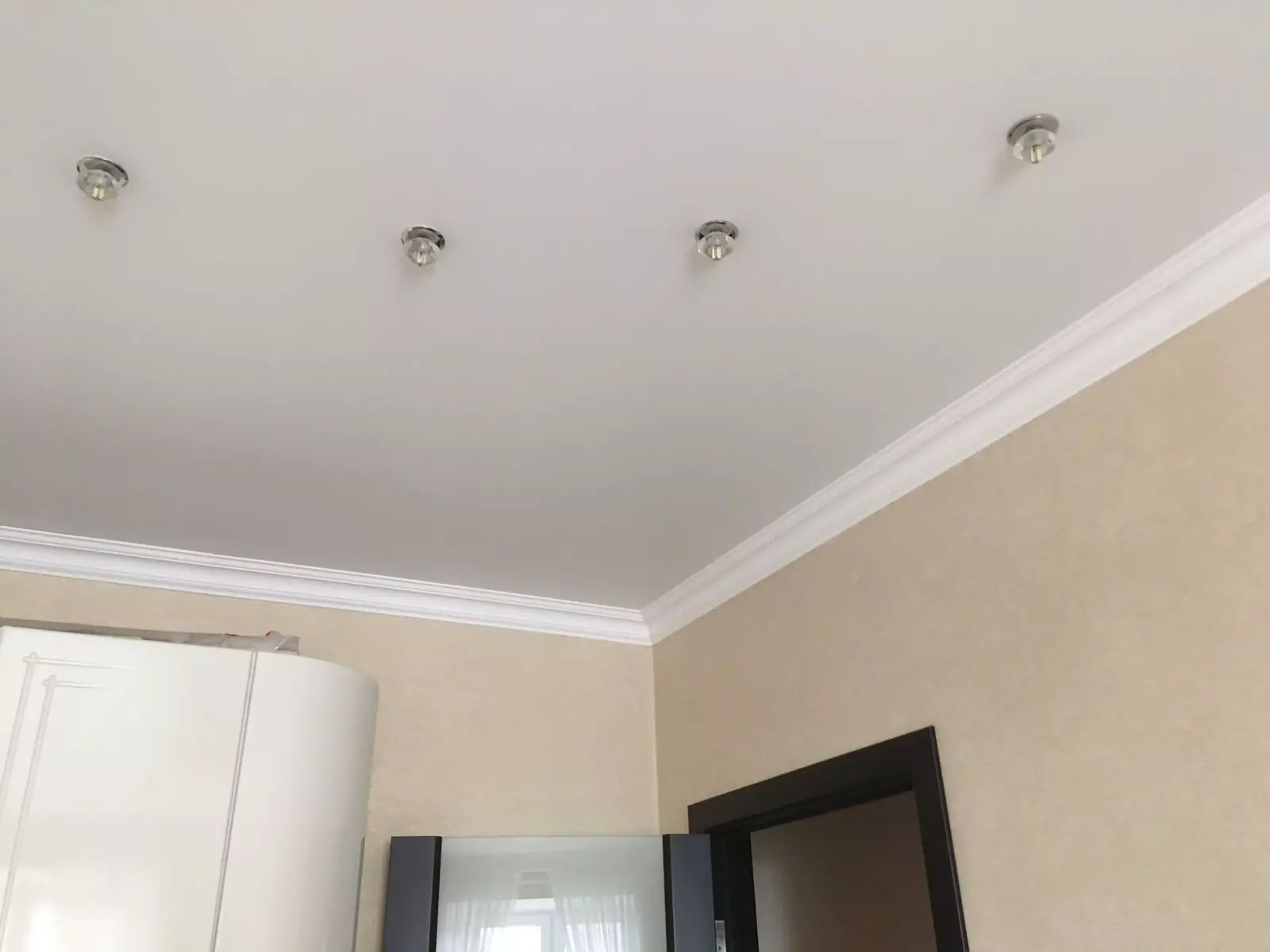 Матовый натяжной потолок в квартиру — Таганрог, Мартеновская, 98а, фото 1
